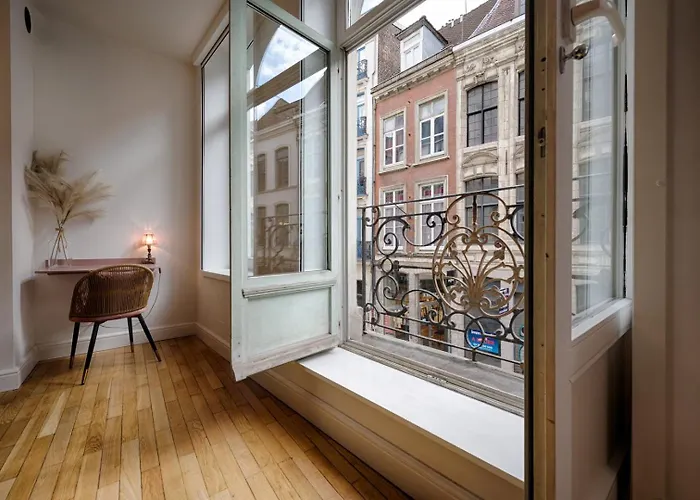 L'elegant ~ Proche Metro ~ Triangle D'or * ליל