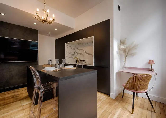 L'elegant ~ Proche Metro ~ Triangle D'or דירה